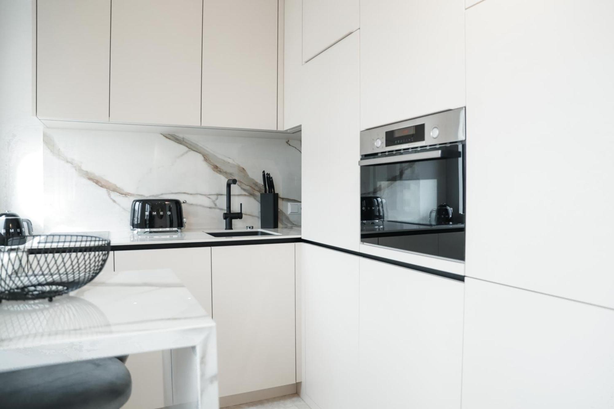 Core Royal-studio & Parking Apartment